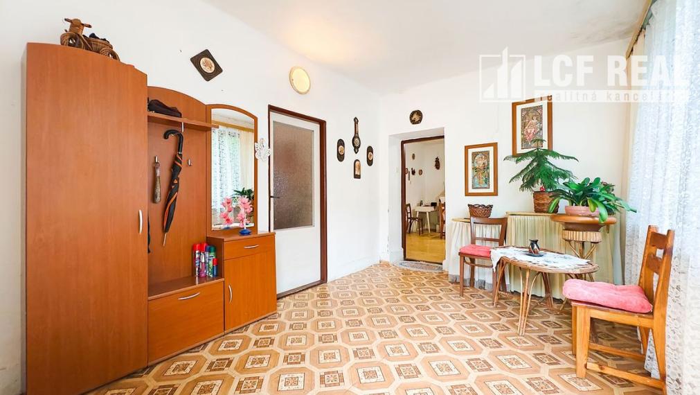 3-IZB. RD S GARÁŽOU A POZEMKOM 1884 m2, BORŠA