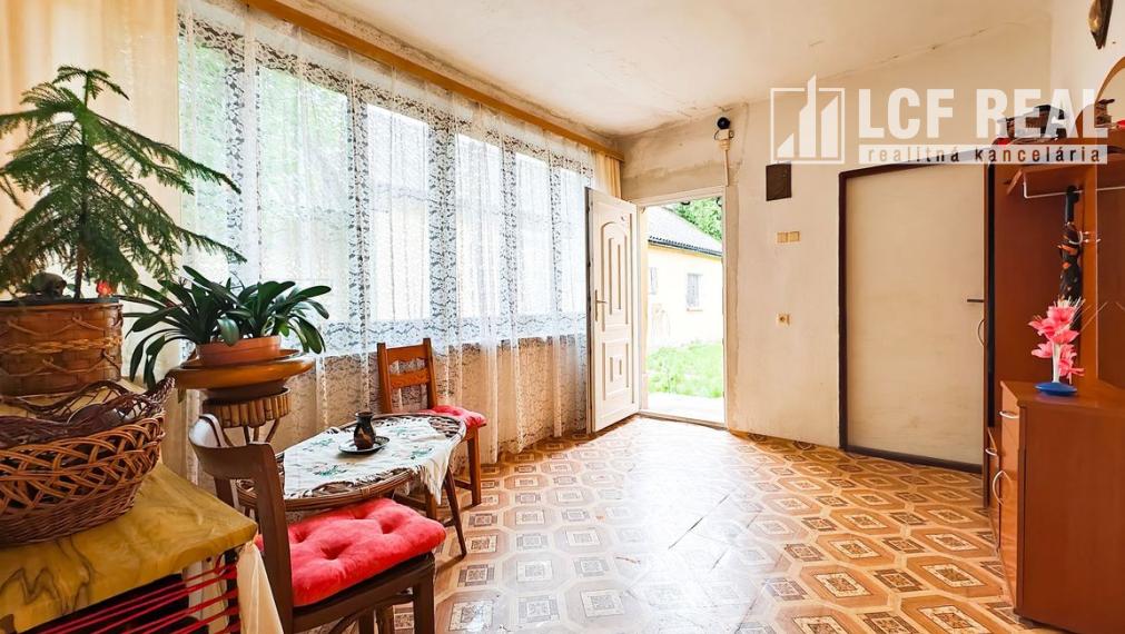 3-IZB. RD S GARÁŽOU A POZEMKOM 1884 m2, BORŠA