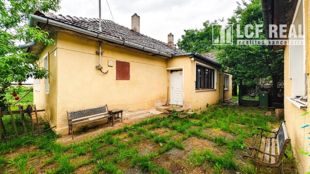 3-IZB. RD S GARÁŽOU A POZEMKOM 1884 m2, BORŠA