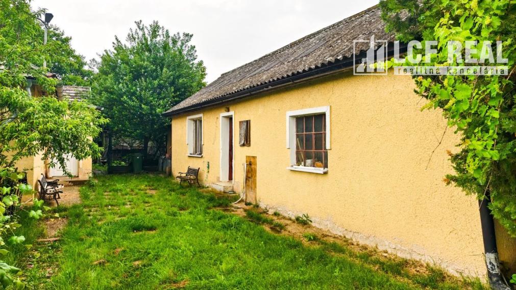 3-IZB. RD S GARÁŽOU A POZEMKOM 1884 m2, BORŠA