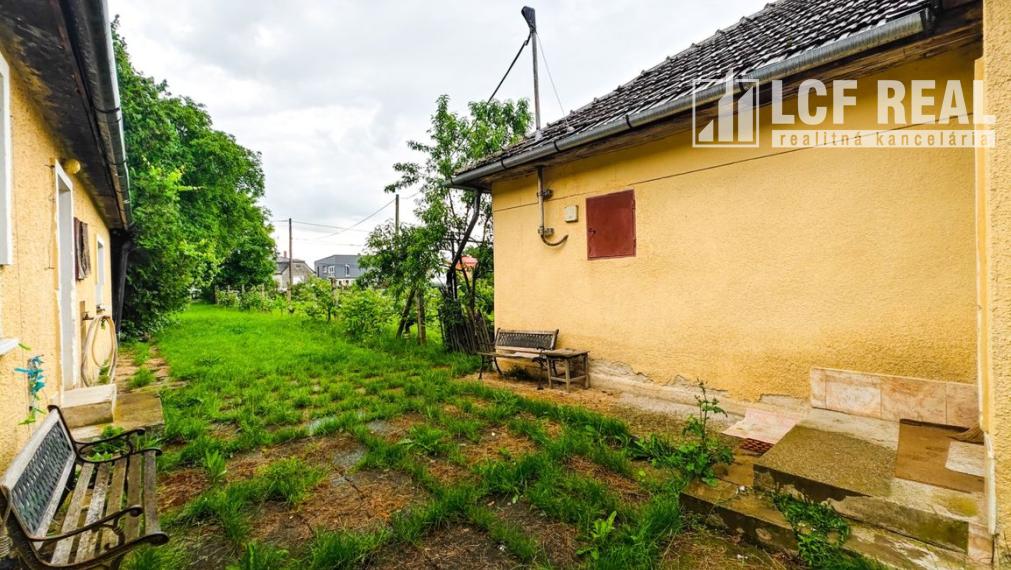 3-IZB. RD S GARÁŽOU A POZEMKOM 1884 m2, BORŠA