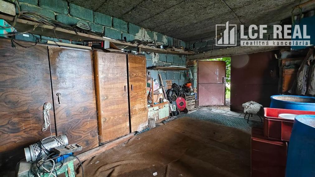 3-IZB. RD S GARÁŽOU A POZEMKOM 1884 m2, BORŠA