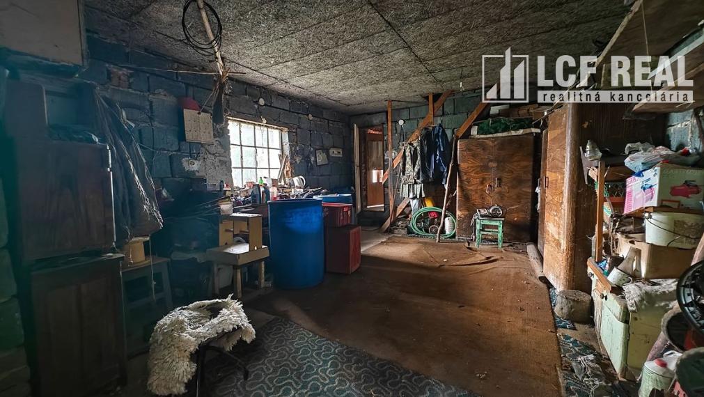 3-IZB. RD S GARÁŽOU A POZEMKOM 1884 m2, BORŠA