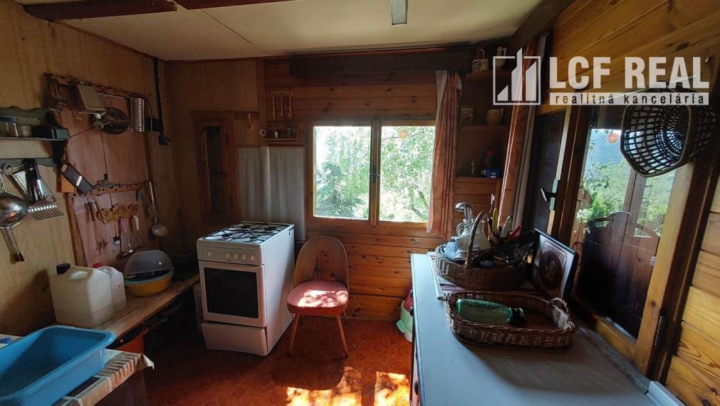 ZÁHRADNA CHATA S VINICOU, JABLONOV NAD TURŇOU