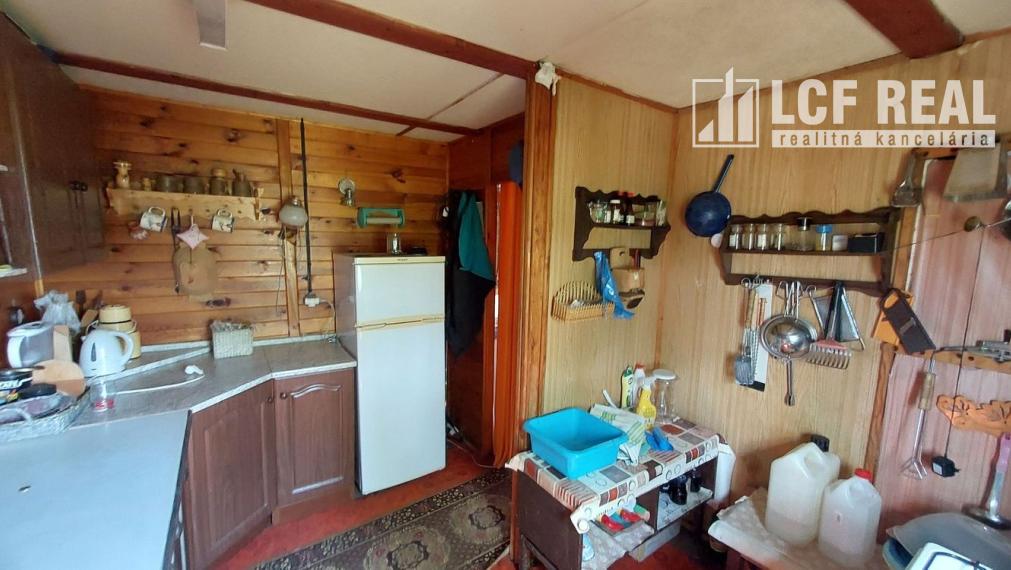 ZÁHRADNA CHATA S VINICOU, JABLONOV NAD TURŇOU