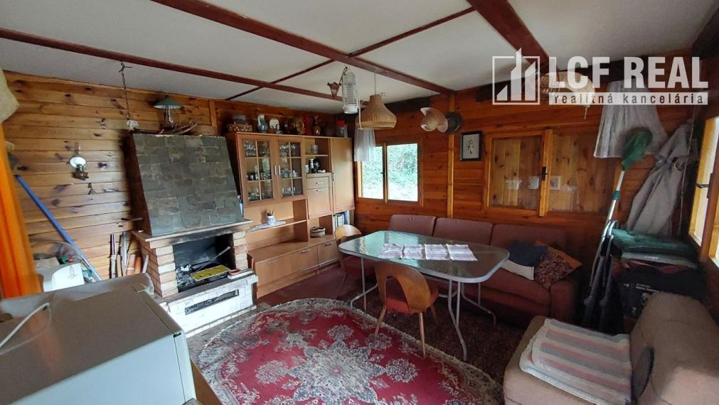 ZÁHRADNA CHATA S VINICOU, JABLONOV NAD TURŇOU