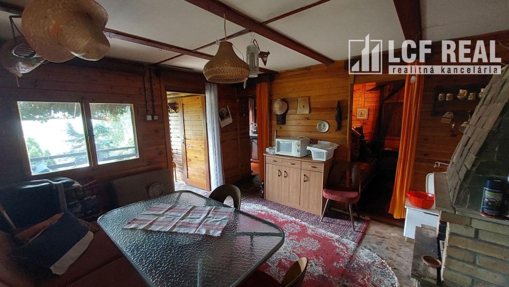 ZÁHRADNA CHATA S VINICOU, JABLONOV NAD TURŇOU