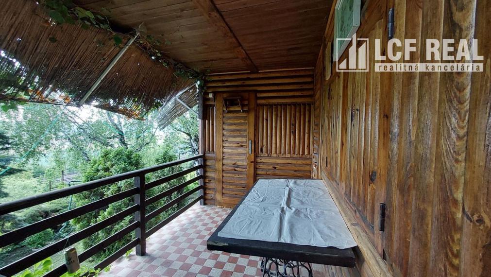 ZÁHRADNA CHATA S VINICOU, JABLONOV NAD TURŇOU