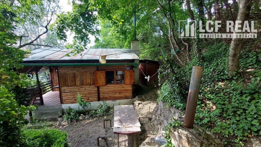 ZÁHRADNA CHATA S VINICOU, JABLONOV NAD TURŇOU