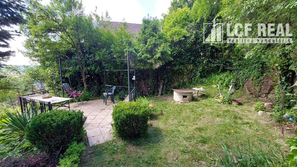 ZÁHRADNA CHATA S VINICOU, JABLONOV NAD TURŇOU