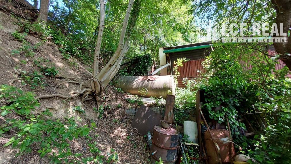ZÁHRADNA CHATA S VINICOU, JABLONOV NAD TURŇOU