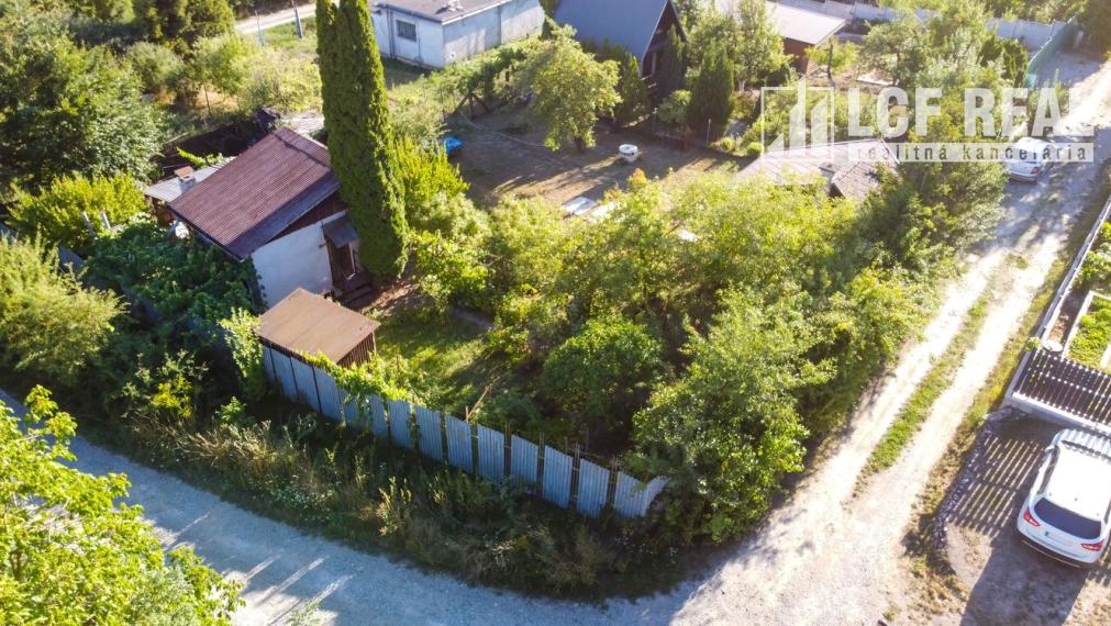 RODIACA ZÁHRADA S MUROVANOU CHATOU, KOŠICE - ŠACA 