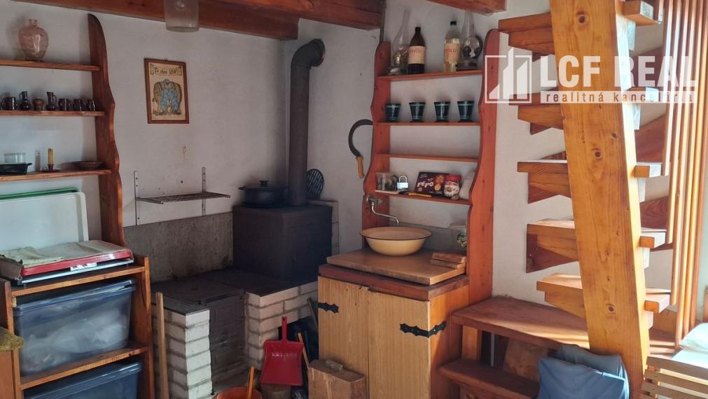 RODIACA ZÁHRADA S MUROVANOU CHATOU, KOŠICE - ŠACA 