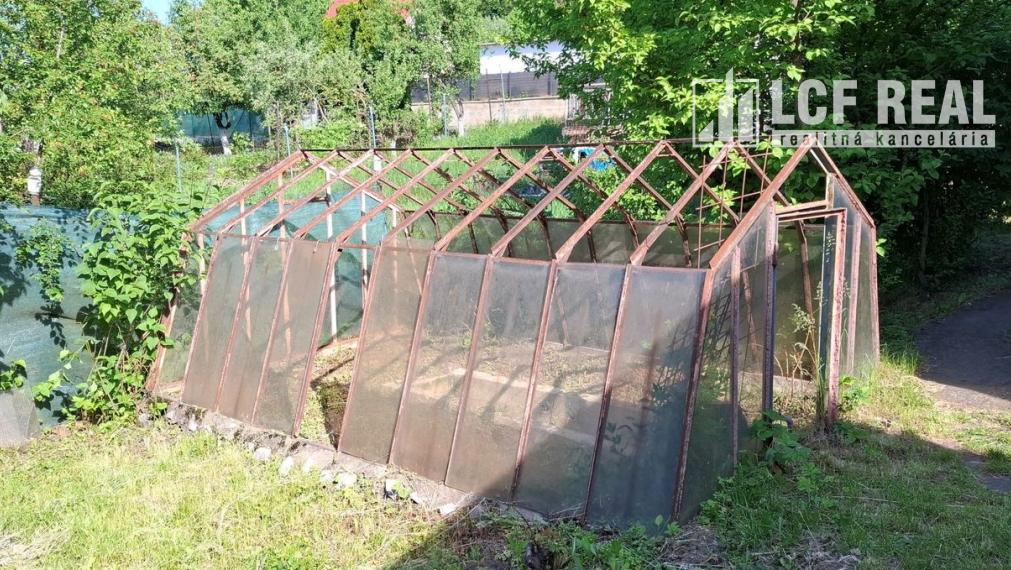 RODIACA ZÁHRADA S MUROVANOU CHATOU, KOŠICE - ŠACA 