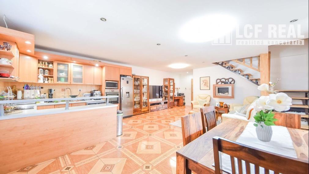 Novostavba RD s terasou a dielňou s krásnym výhľadom, Slanec