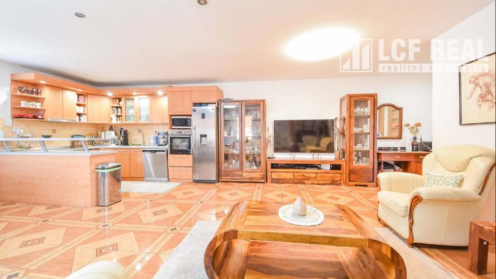 Novostavba RD s terasou a dielňou s krásnym výhľadom, Slanec