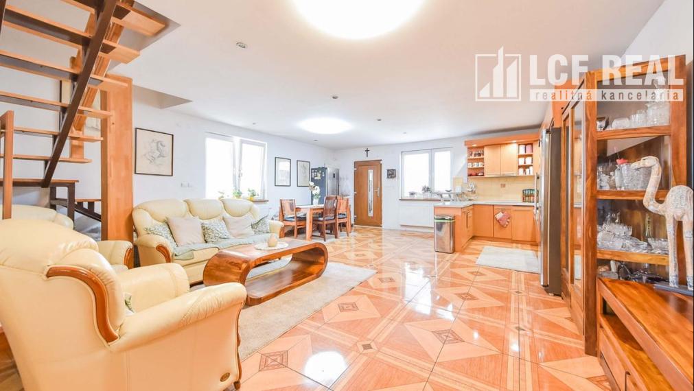 Novostavba RD s terasou a dielňou s krásnym výhľadom, Slanec