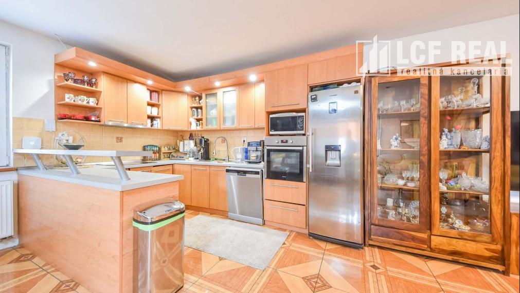 Novostavba RD s terasou a dielňou s krásnym výhľadom, Slanec