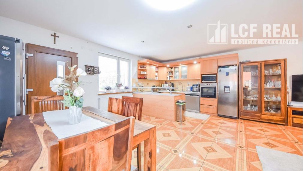 Novostavba RD s terasou a dielňou s krásnym výhľadom, Slanec