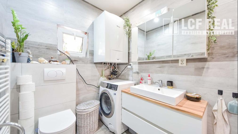 Novostavba RD s terasou a dielňou s krásnym výhľadom, Slanec