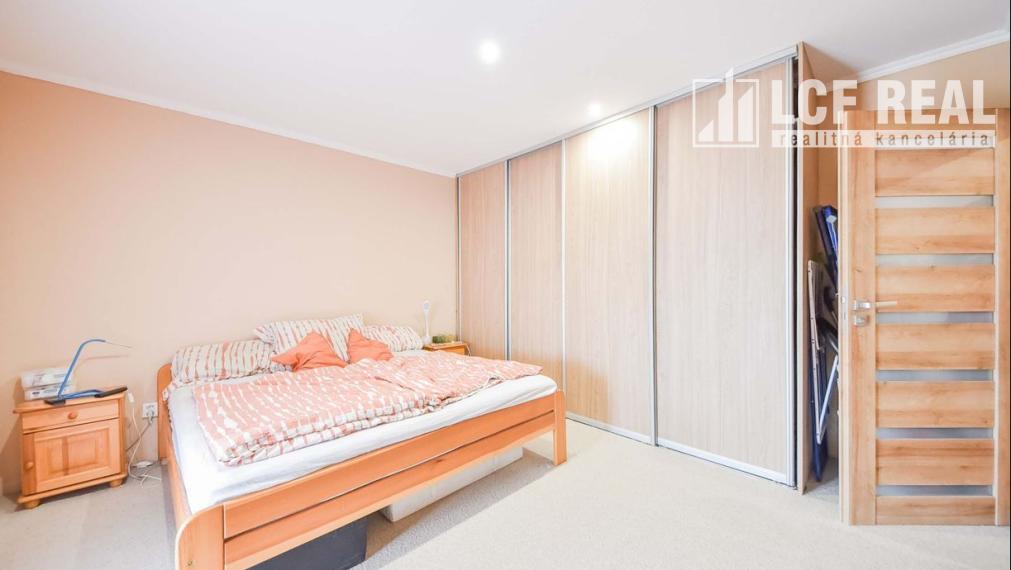 Novostavba RD s terasou a dielňou s krásnym výhľadom, Slanec