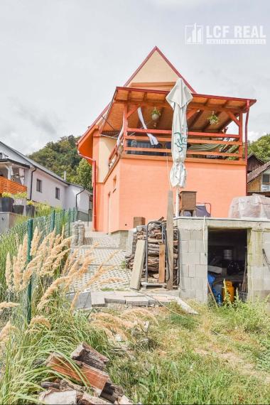 Novostavba RD s terasou a dielňou s krásnym výhľadom, Slanec