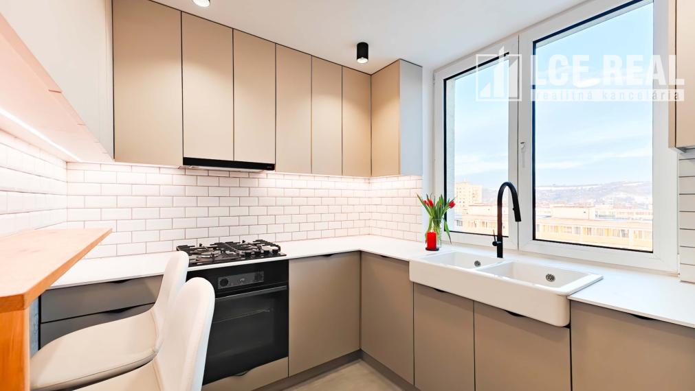 3-izb. zariadený byt po kompl. rekonštr. s loggiou, Košice-Juh