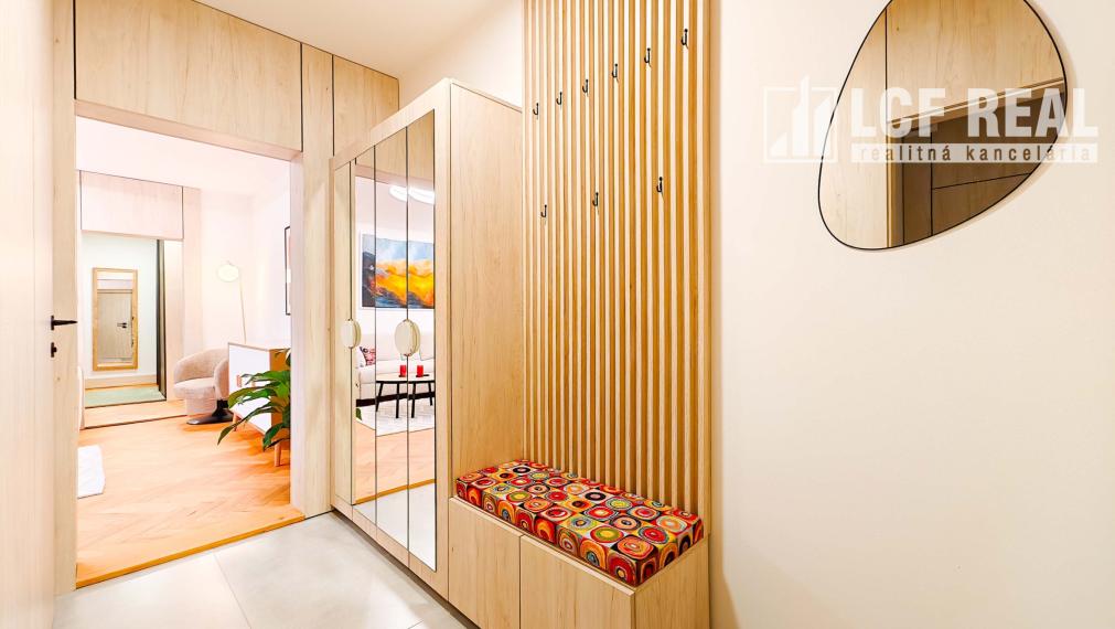 3-izb. zariadený byt po kompl. rekonštr. s loggiou, Košice-Juh