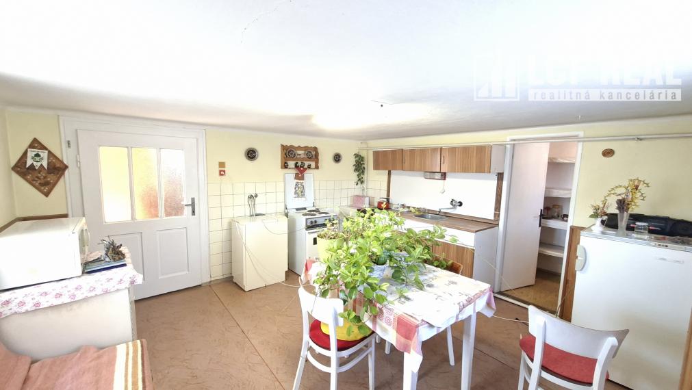 RD s hospodárskou budovou a garážou, Jablonov nad Turňou