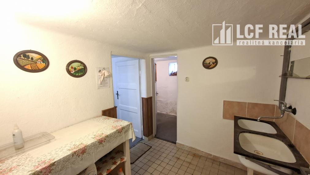 RD s hospodárskou budovou a garážou, Jablonov nad Turňou