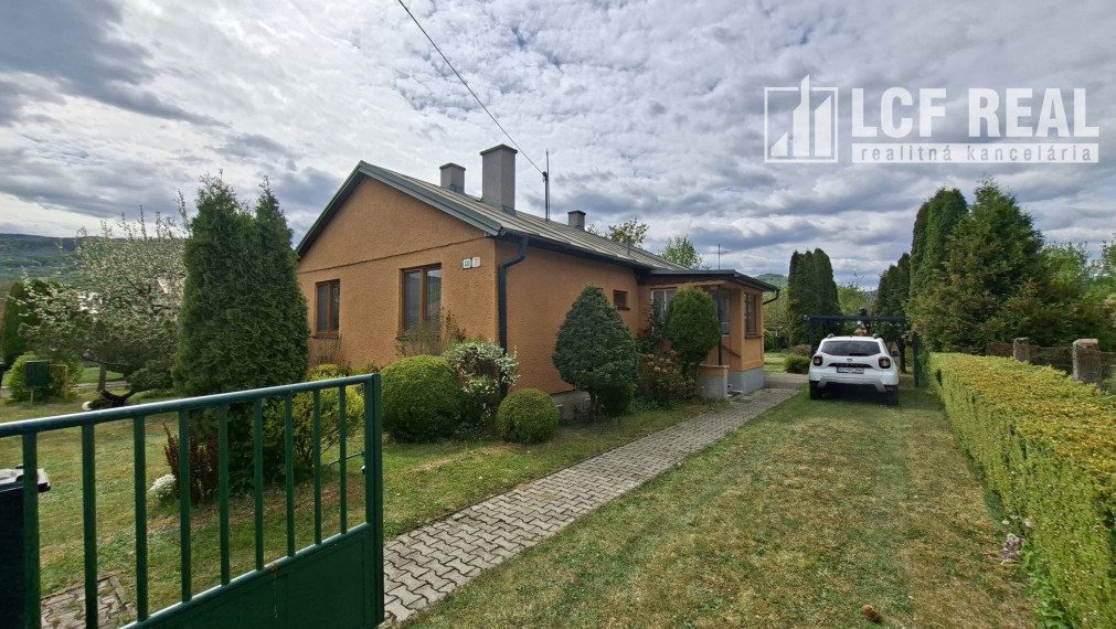 RD s garážou a pekným pozemkom vo výbornej lokalite, Revúca
