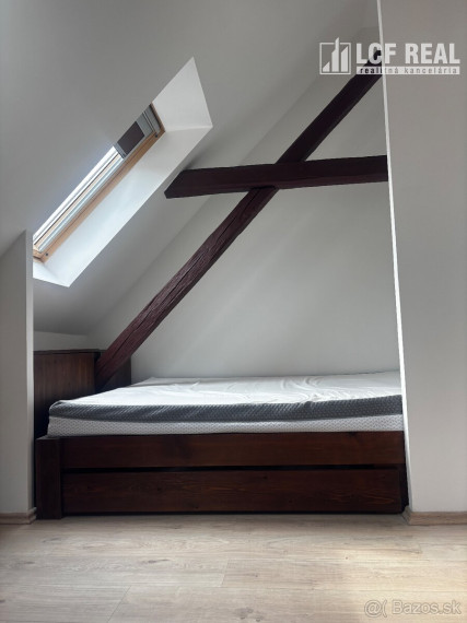 Podkrovný dizajnový apartmán s Top výhľadom, Banská Štiavnica