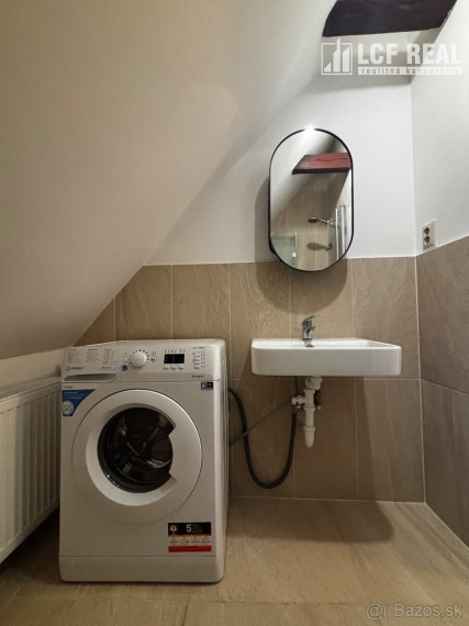 Podkrovný dizajnový apartmán s Top výhľadom, Banská Štiavnica