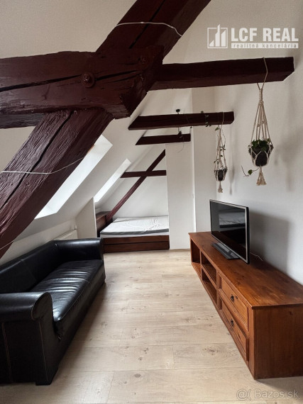 Podkrovný dizajnový apartmán s Top výhľadom, Banská Štiavnica