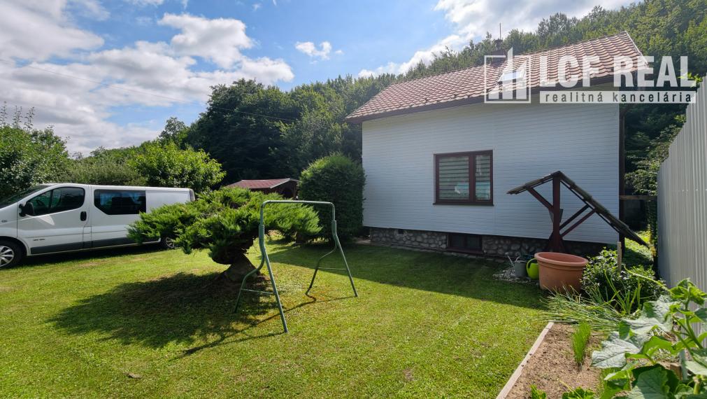 Celoročne obývateľná murovaná chata s garážou, Myslava