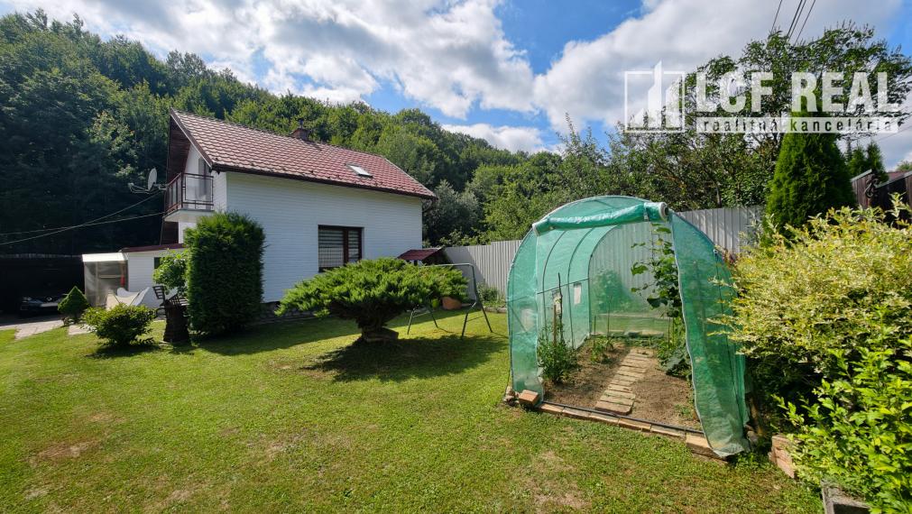 Celoročne obývateľná murovaná chata s garážou, Myslava