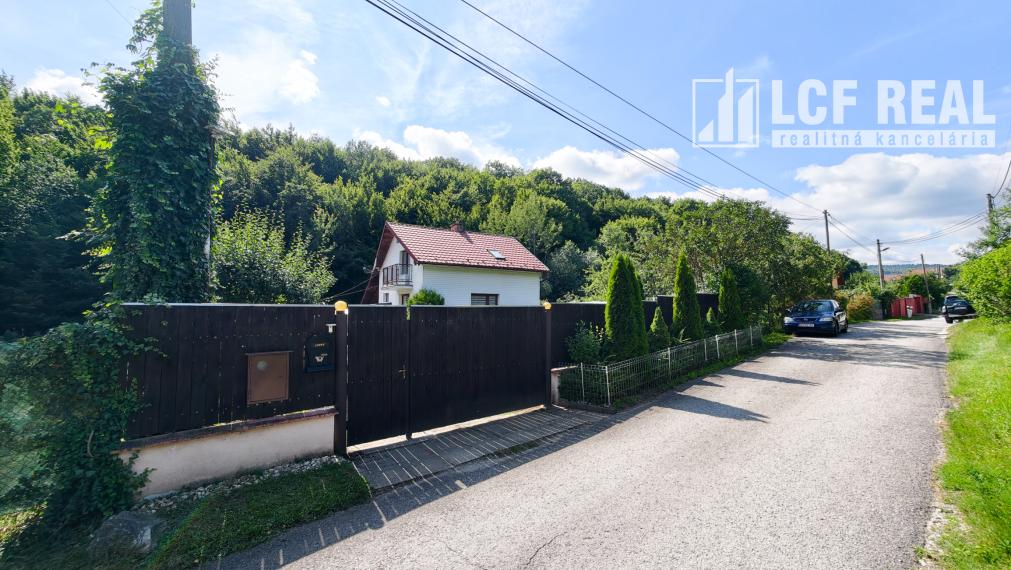 Celoročne obývateľná murovaná chata s garážou, Myslava
