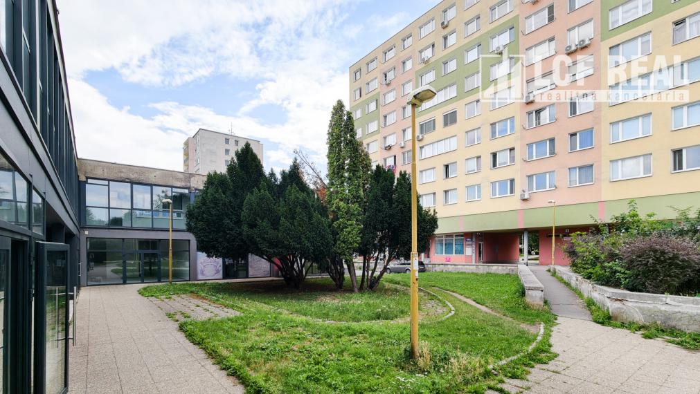 Prenájom obchodného priestoru v OC ERIKA, Košice - Terasa