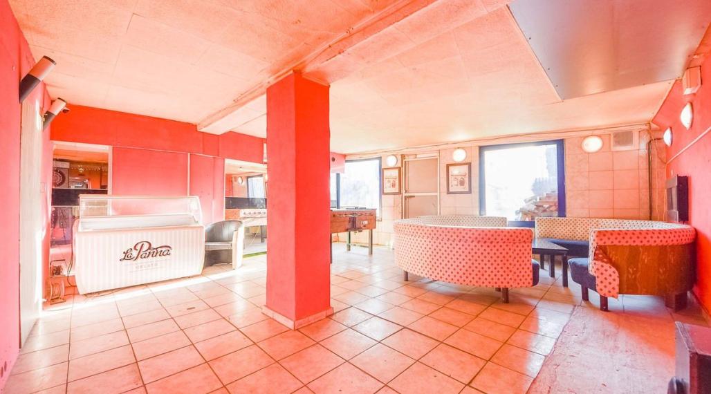 ZABEHNUTÁ PIZZERIA S KEBABOM, VEĽKÁ IDA  