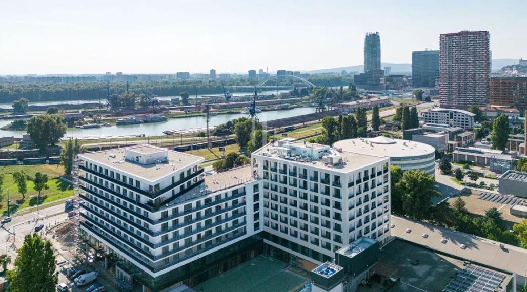 1-izb. ateliér s loggiou a pivnicou, Bratislava – Ružinov