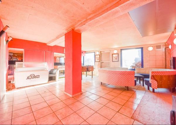 ZABEHNUTÁ PIZZERIA S KEBABOM, VEĽKÁ IDA  