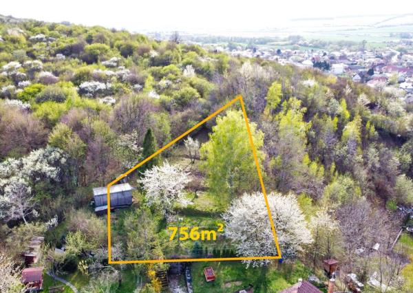 ZÁHRADNY POZEMOK S KRÁSNYM VÝHĽADOM, BYSTER