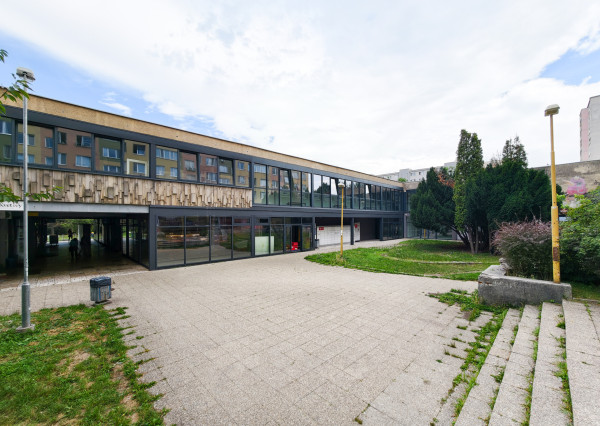 Prenájom obchodného priestoru v OC ERIKA, Košice - Terasa