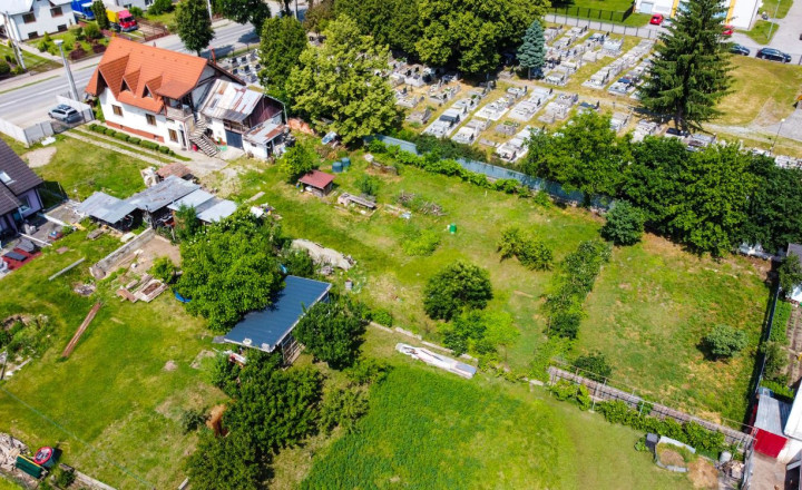 VEĽKÝ STAVEBNÝ POZEMKOM, UL. HLAVNÁ, VALALIKY - fotografia 2