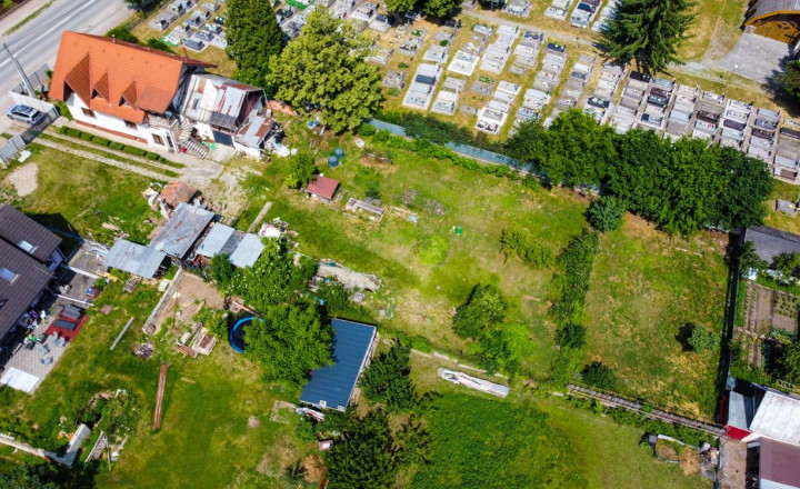 VEĽKÝ STAVEBNÝ POZEMKOM, UL. HLAVNÁ, VALALIKY - fotografia 4