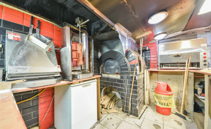 ZABEHNUTÁ PIZZERIA S KEBABOM, VEĽKÁ IDA   - fotografia 12