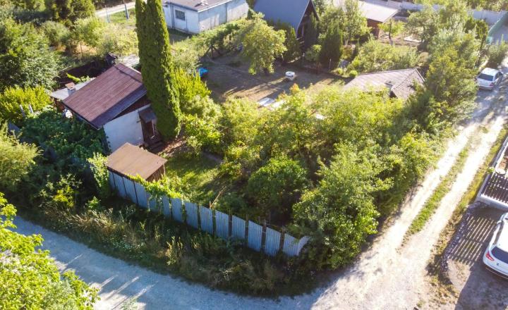 RODIACA ZÁHRADA S MUROVANOU CHATOU, KOŠICE - ŠACA  - fotografia 1