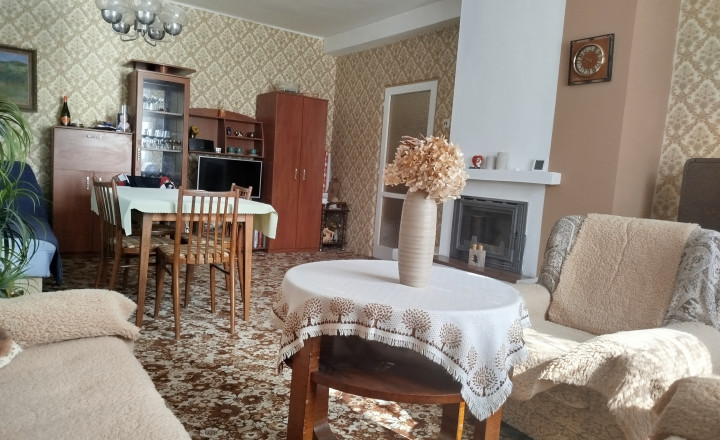 RD s garážou a pekným pozemkom vo výbornej lokalite, Revúca - fotografia 7