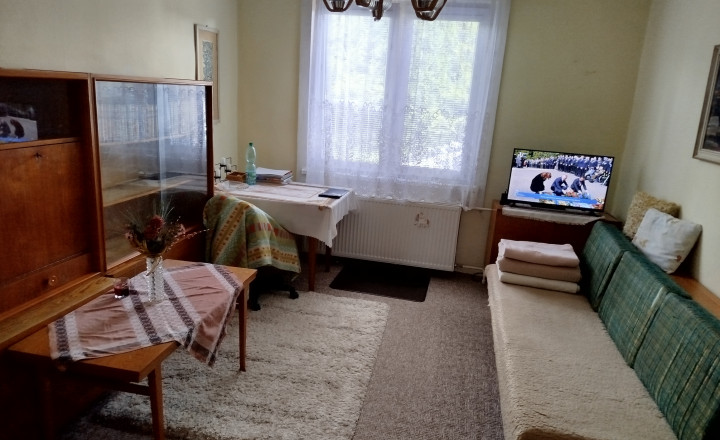 RD s garážou a pekným pozemkom vo výbornej lokalite, Revúca - fotografia 14
