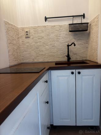 Investičný podkrovný apartmán v historickom centre, Banská Štiavnica - fotografia 2